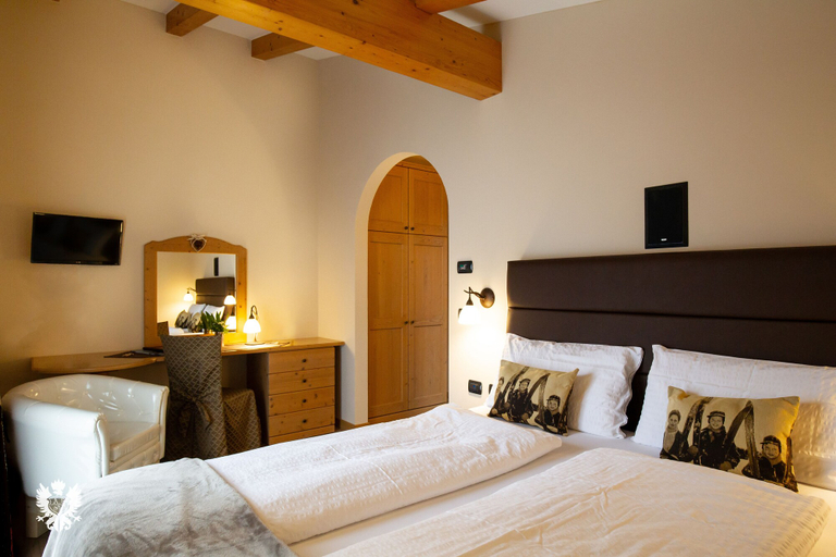 Bedroom 4, Hotel Astoria, Trento