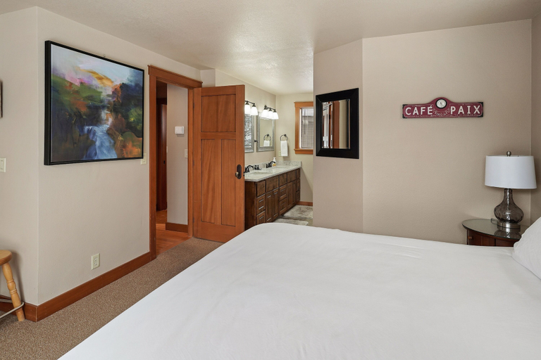 Bedroom 3, 8 Mt Baker Home with Hot Tub by RedAwning, Deschutes