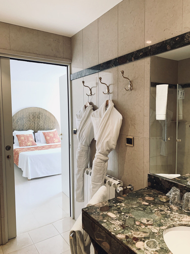 Bathroom 3, LOGIS L'Auberge, Morbihan