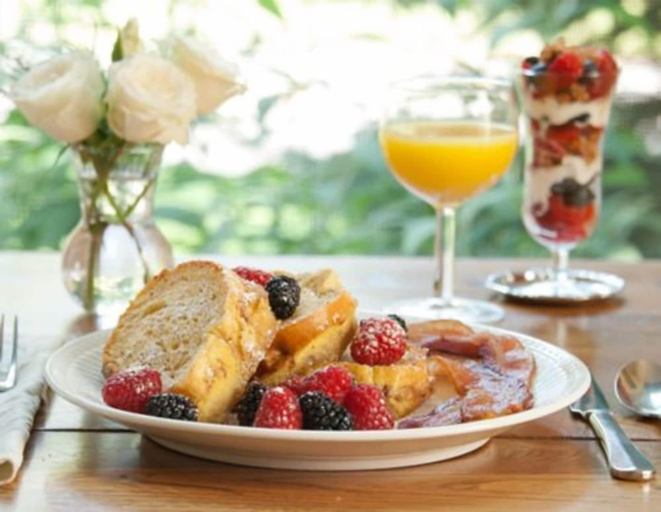 Food & Drinks 5, Alpine Haus Bed & Breakfast Inn, Sussex
