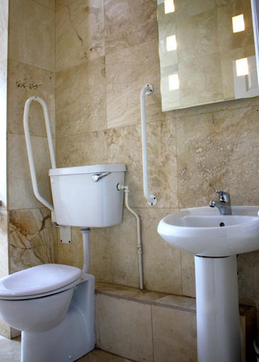 Bathroom 4, Jackson Court Hotel, Dublin