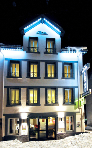 Front of property - evening/night, Hôtel Le Central, Hautes-Pyrénées