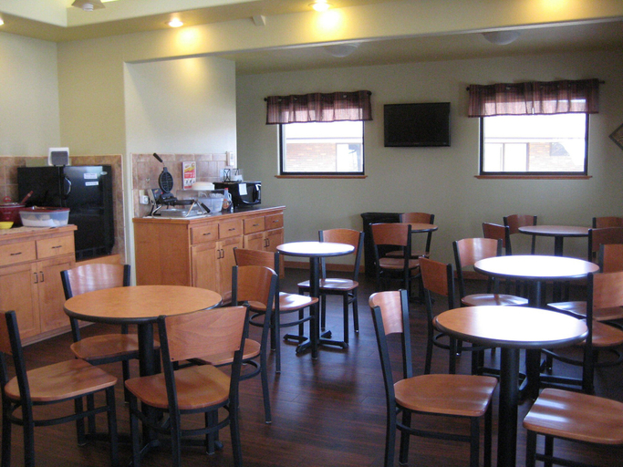 Food & Drinks 5, Trade Winds Motel, Cherry