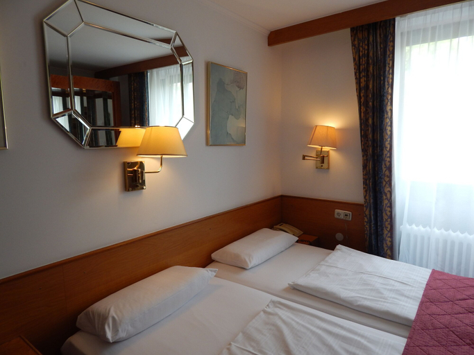 Bedroom 2, Montree Hotel, München
