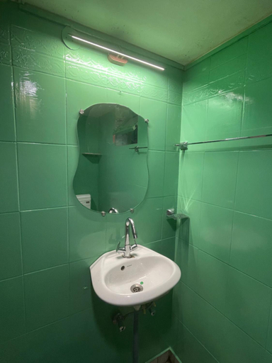 Bathroom, Art Bliss Rishikesh - Yoga Hostel & Cafe, Garhwal
