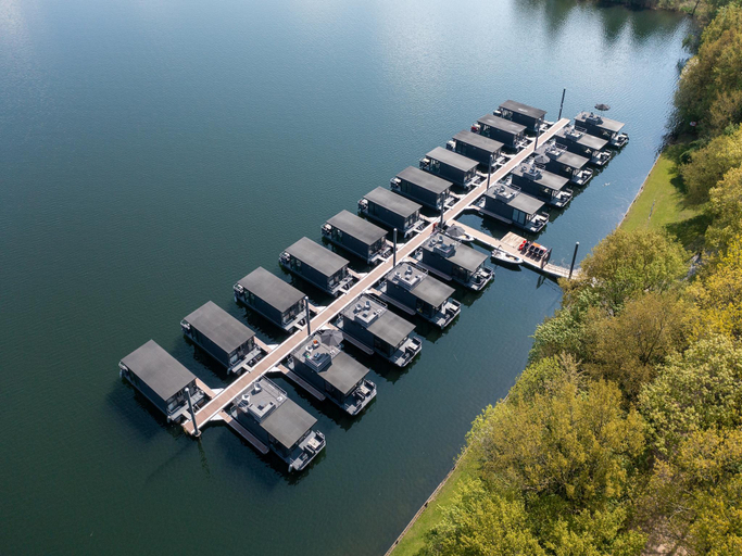 Others 4, Houseboat Mookerplas with a view, Mook en Middelaar