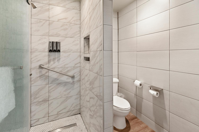 Bathroom 2, Le Blanc Inn & Suites, Los Angeles