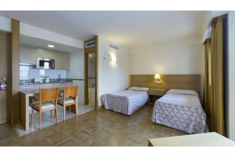 Bedroom 4, MS Apartamentos Puerto Marina, Málaga