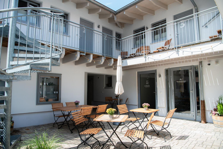 Others 5, Main Landhaus, Kitzingen