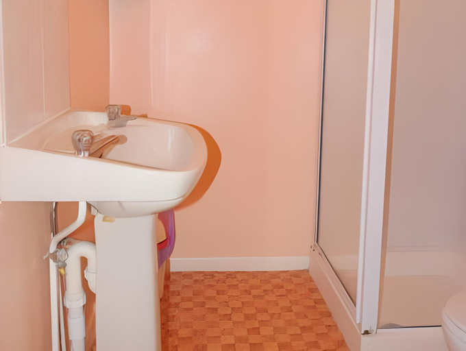 Bathroom 2, The Hurstmere, Blackpool