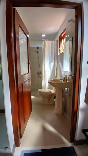 Bathroom 2, Ella Breeze Homestay, Bandarawela