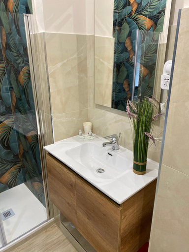 Bathroom 3, La Petite Maison, Napoli
