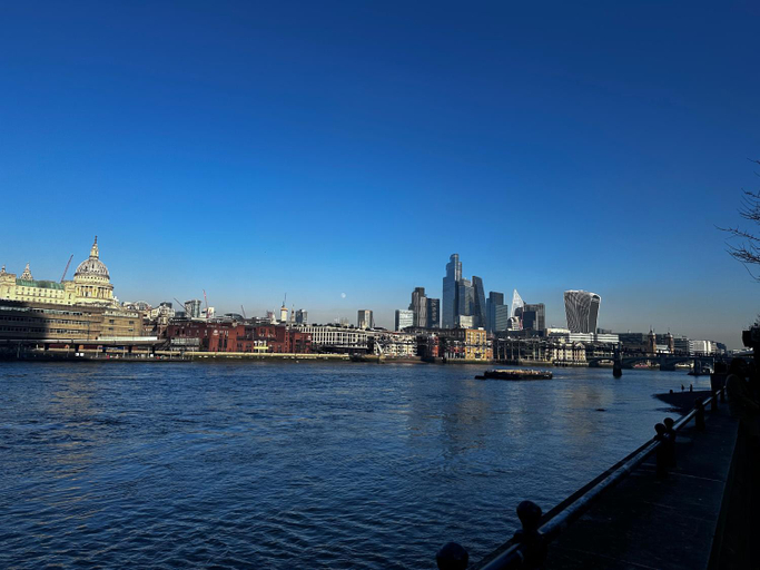 Others 2, Room in Central London Overview Thames, London