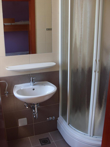 Bathroom 4, HI Hostel Zadar, Zadar