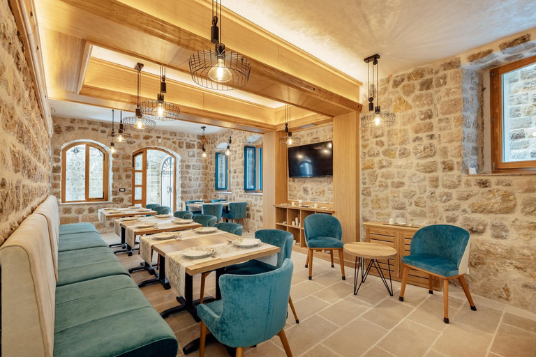 Food & Drinks 4, Villa Stari Grad