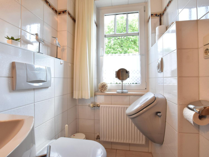 Bathroom 3, Romantische Ferienwohnung in Boldenshagen, Rostock