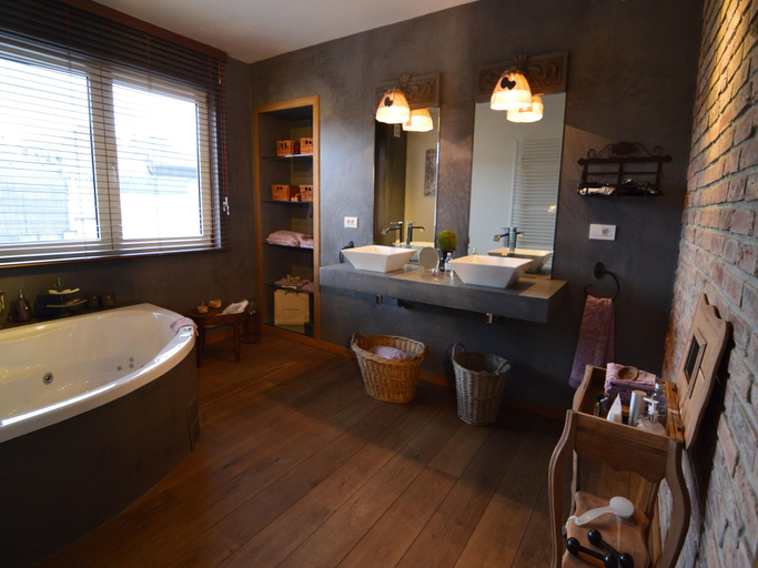 Bathroom, Apartment in Spa near town center, Liège