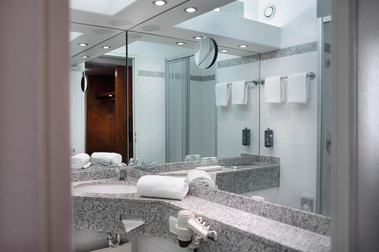 Bathroom 3, Seminaris Hotel Leipzig, Leipzig
