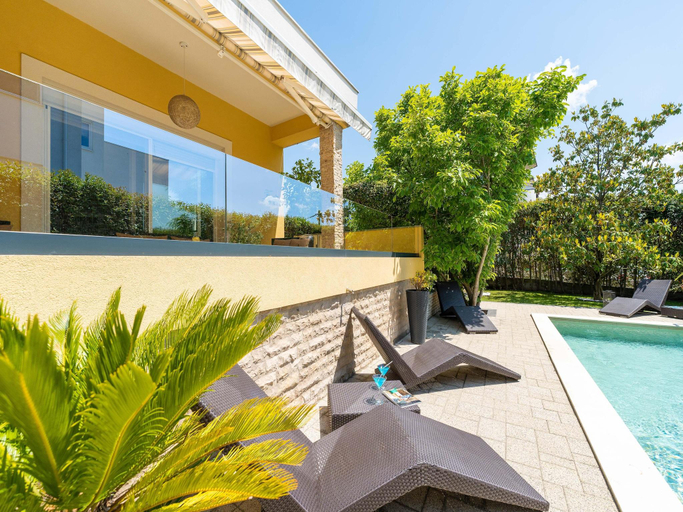 Sport & Beauty 2, Exquisite Villa with Private Pool in Zadar, Zadar