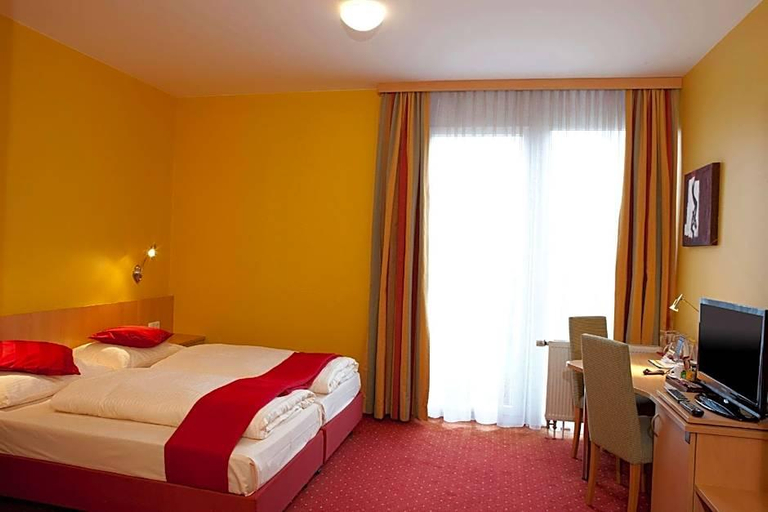 Bedroom 2, MEAT UND STAY Hotel, München