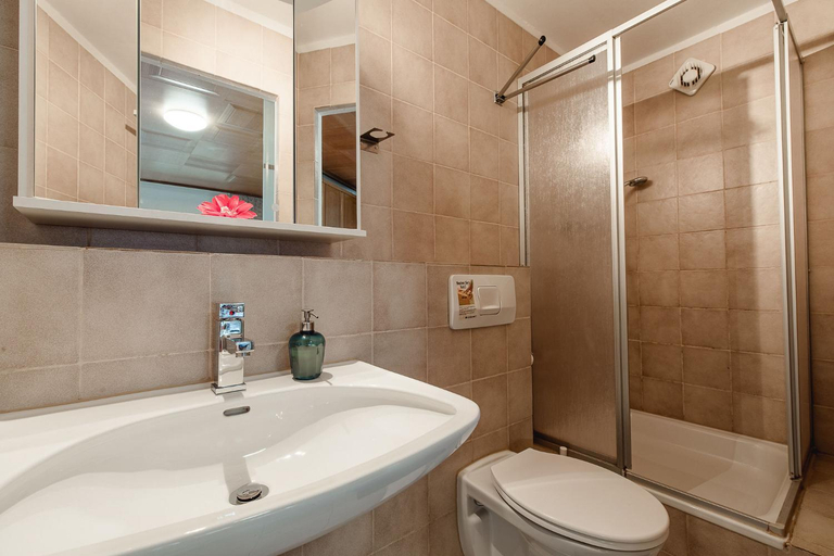 Bathroom 2, Gastehaus Friedlich, Berchtesgadener Land