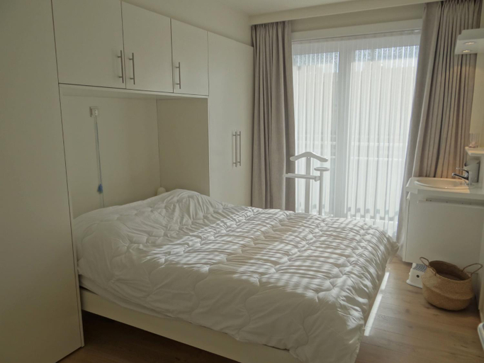 Bedroom 2, Apartment in Nieuwpoort with Sea Views, West-Vlaanderen