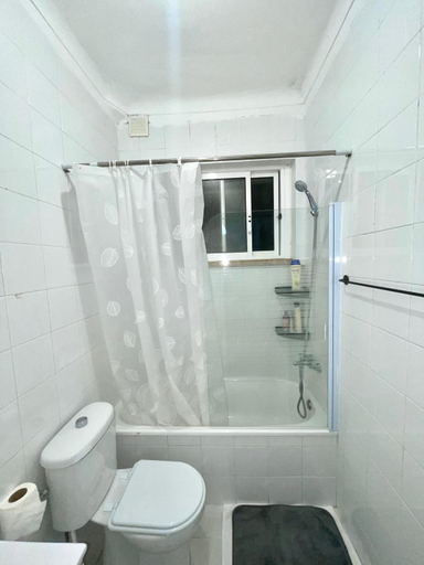 Bathroom, Lisboa aconchego Proximo ao Aeroporto, Lisbon