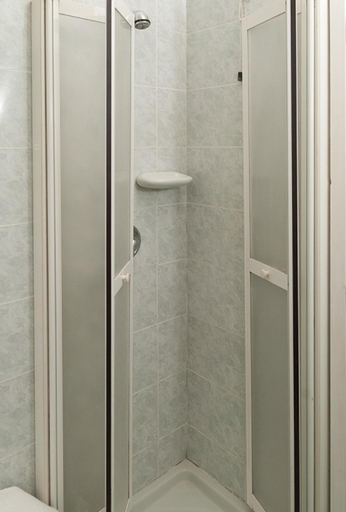 Bathroom 4, Hotel Del Postiglione, Napoli