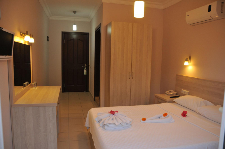 Bedroom 2, Akdeniz Beach Hotel, Fethiye