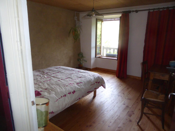 5, chambre d'hote calme au milieu d'un jardin au Freney d'oisans, Isère