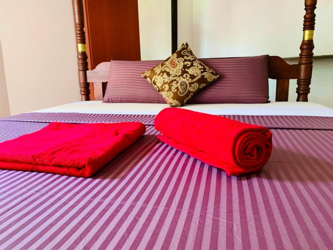 Bedroom 2, Poppies Mirissa Hotel, Weligama