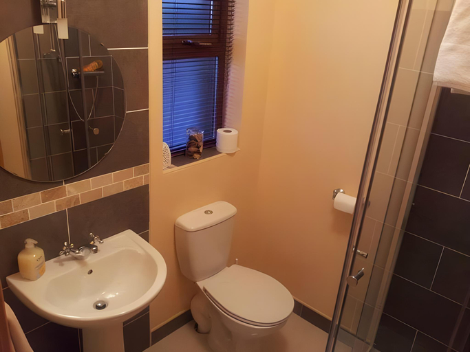 Bathroom 3, Ocean Heights B&B