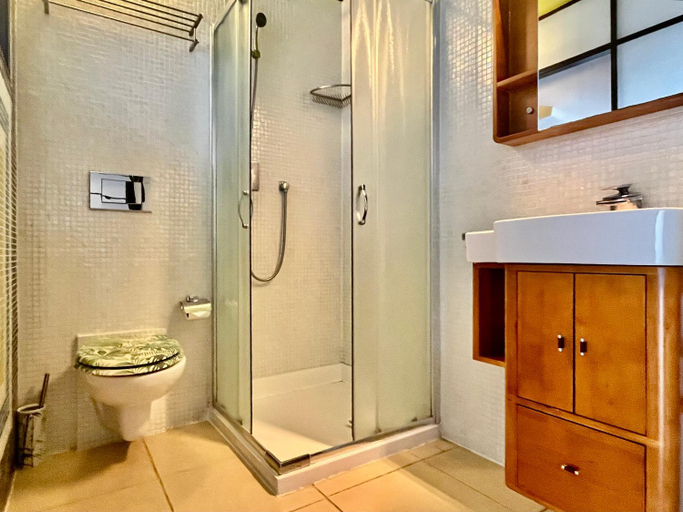 Bathroom 3, GuestHouse University by LR - self check in, Lugano