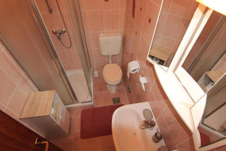 Bathroom 2, Aurora Apartments, Privlaka