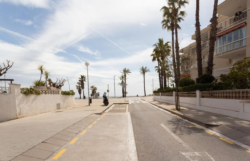 Others 5, Golden hours by the sea, Barcelona