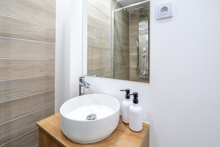 Bathroom, NOMAD APARTMENTS - Vue collegiale, Namur