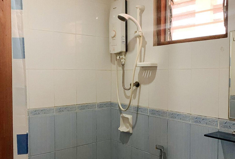 Bathroom 3, UrbanView BNKY Bed and Breakfast Palawan by RedDoorz, El Nido