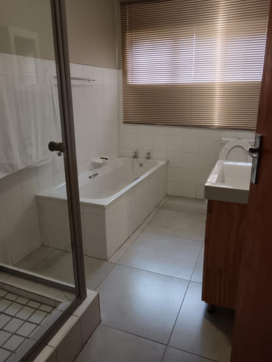 Others 3, The Cottage, Chris Hani