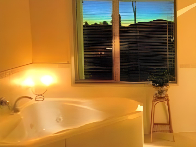 Bathroom 3, Misty Peaks Boutique Accommodation, Westland