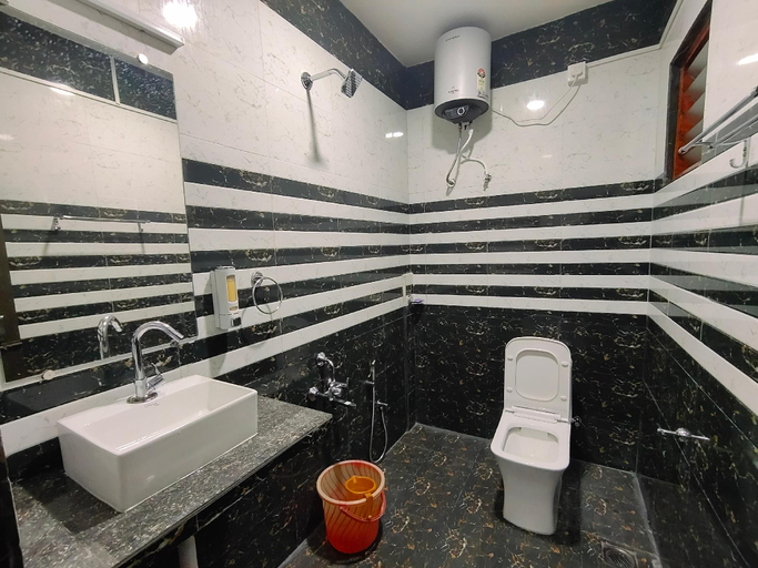 Bathroom, Misbha HomeStay , Dindigul