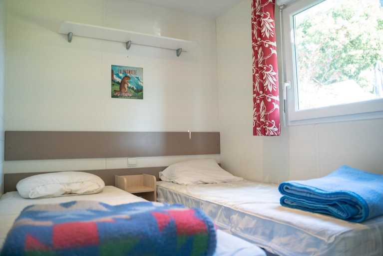 Bedroom 2, Camping ecovillage Soleil du Pibeste, Hautes-Pyrénées