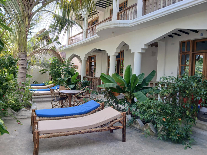 Others 3, The New Blue Waves Hotel, Kusini