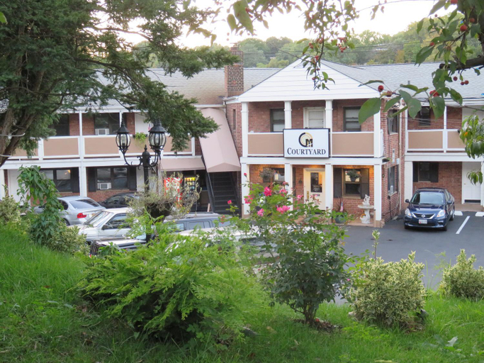 Exterior & Views, Central Motel Courtyard, Westchester