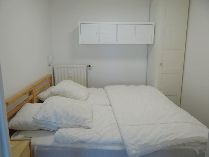 Bedroom 2, Apartment in Nieuwpoort by the Beach, West-Vlaanderen
