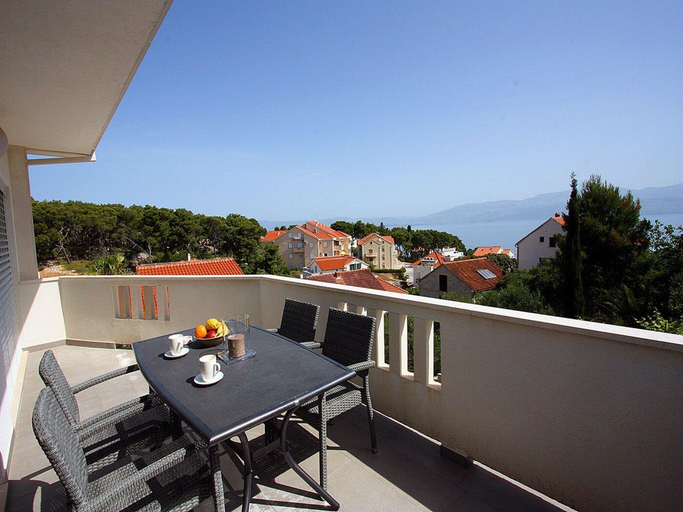 5, Apartments Tomy, Sutivan