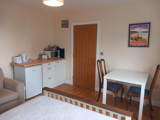 Others 5, No 4 suite, Dorset