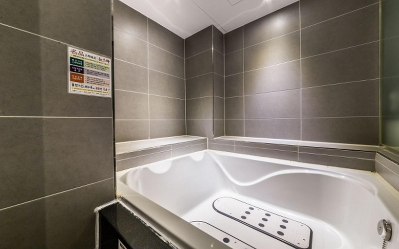 Bathroom, Uijeongbu 7th Street THE CLASS, Yangju