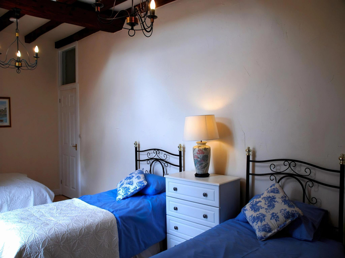 Bedroom 2, Tranquil Cottage in Normandy, Calvados