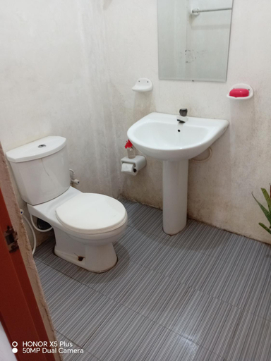 Bathroom 5, Jayasanka guest, Hikkaduwa