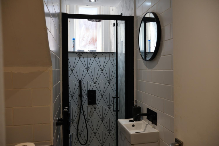 Bathroom 3, Wilmer Guest House, Hampshire